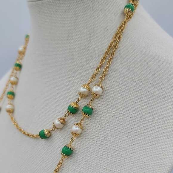 Vintage Necklace Goldtone Faux Pearl & Green Necklace #751 - Picture 4 of 12